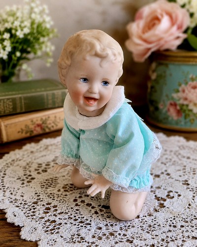 Vintage bisque crawling - bisque,