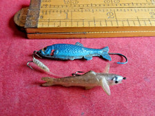 2X TINY VINTAGE PERCY WADHAM FLY ROD CELLULOID MINNOW FISHING LURES, 1X NAMED