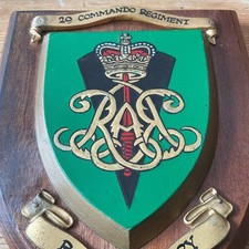 VINTAGE HAND PAINTED 29 COMMANDO LIGHT REGIMENT ROYAL ARTILLERY PLAQUE/SHIELD