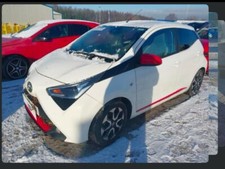 TOYOTA AYGO X BREAKING 