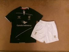  Warrior Liverpool football kit  for boysor girls   size SB/6-7 years