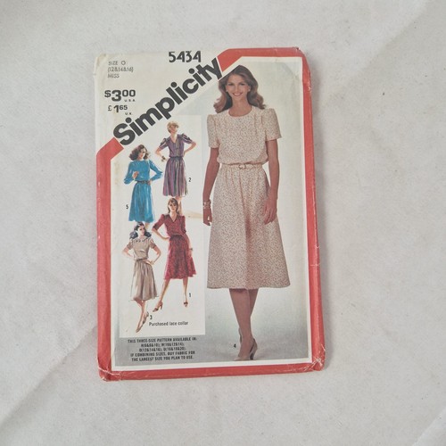 Simplicity 5434 belted dress - simplicity,