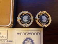 Wedgwood cameo earrings in gold tone