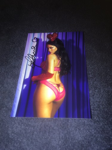 Rihanna autograph dedication - autograph,