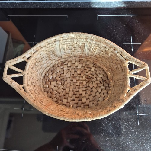 Woven sturdy wicker - , bread