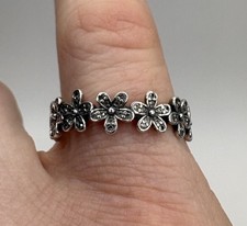 Pandora Sparkling Daisy Flower
