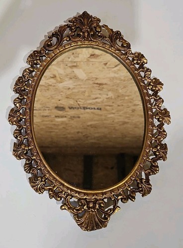 Vintage small gold oval - small,
