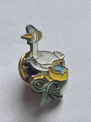 Macmillan metal badge - badge., mother