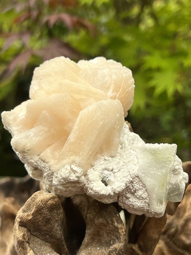 Green large cubic - green, apophyllite