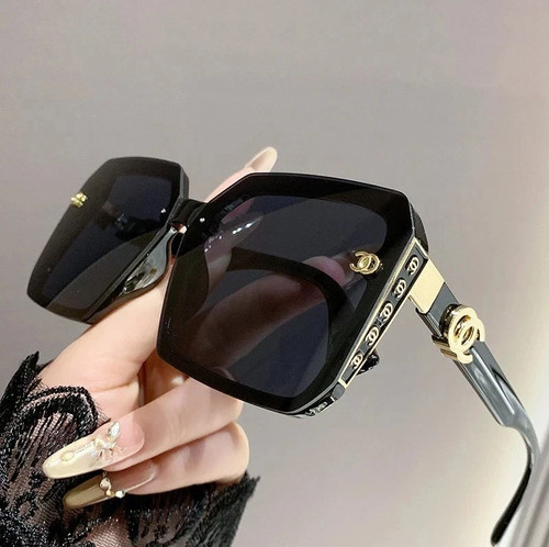 Oversized square sunglasses - square,