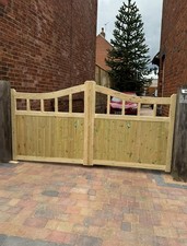 Tanalised Timber Devonshire  Swan Neck  Driveway Gates 10ft Wide X 5ft High