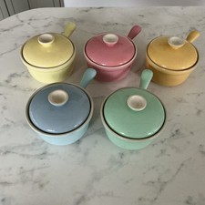 VNTAGE 1950s SPHINX POTTER BY 5 INDIVIDUAL PASTLE COLOURED BOWLS WITH LIDS