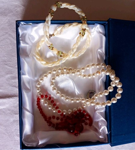 Boxed vintage jewellery - vintage,