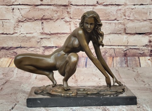Large modern bronze sculpture - modern,