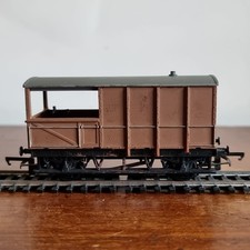Tri-ang OO Toad Brake Van Brown Painted