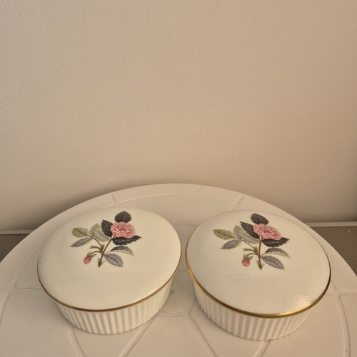Pair wedgwood bone china - pair,
