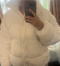 White Puffer Jacket Oversized -  H&M Size small - Signs If Use