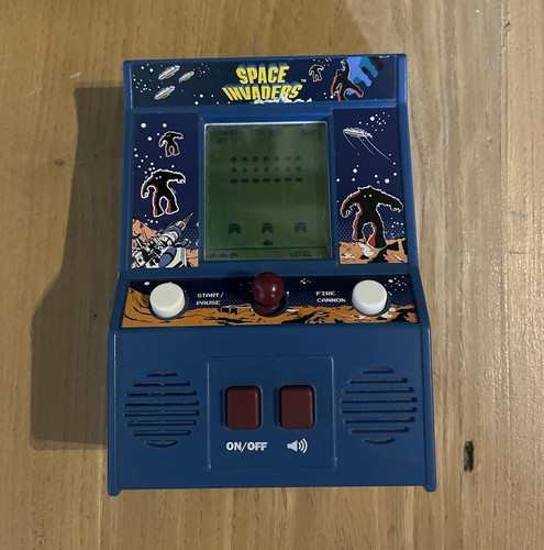 Taito space invaders handheld - space,