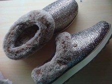 ~ SKECHERS ~ Plush CLOG