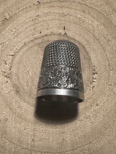 Hallmarked silver thimble - hallmarked,