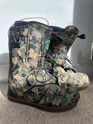 Snowboarding boots thirty - snowboarding,