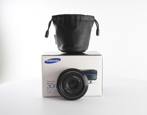 Samsung 30mm 0 - f/2.0, pancake
