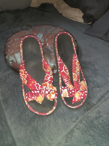 Red floral japanese zori style - floral,