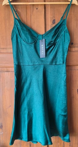Motel rocks emerald green - motel,