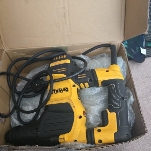 Dewalt d25333k 230v function - 230v, 3