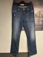 Levi’s Curvy 529 Straight