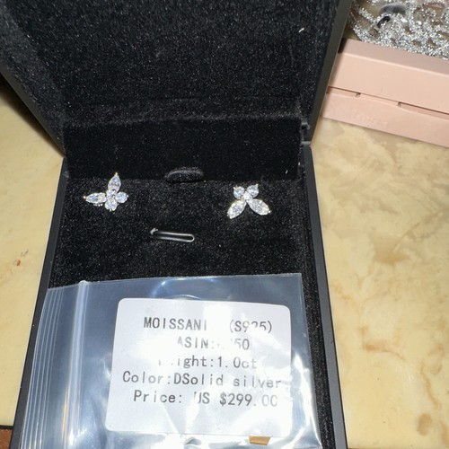 Moissanite stud - moissanite,