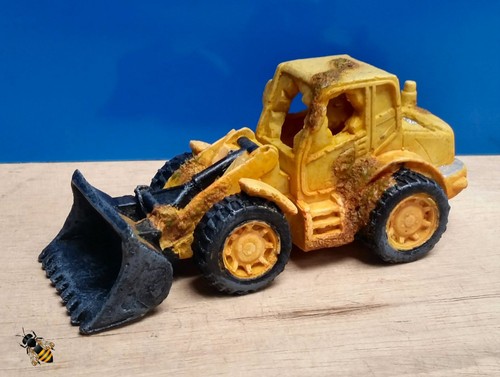 Aquarium ornament digger - aquarium, front