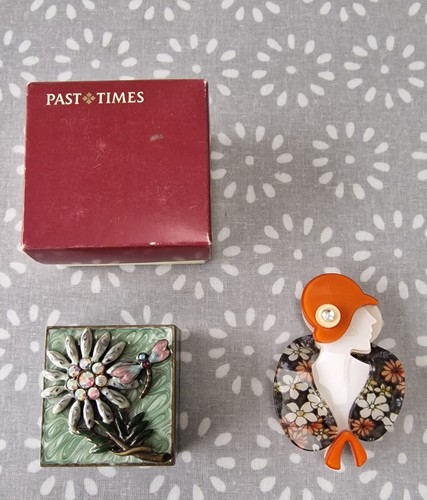 Brooch past times - &,