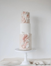 White Round Reeded Cake