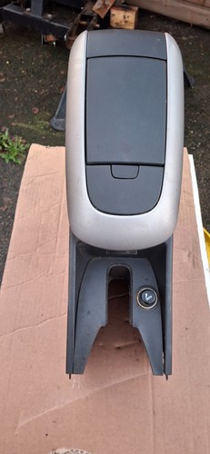 Toyota auris front centre - ,