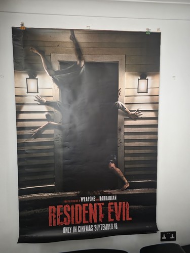 Resident evil 47x69 bus - resident,