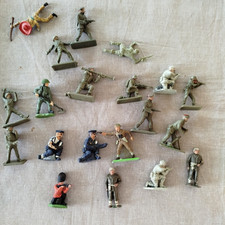 19 figures mainly Crescent 1