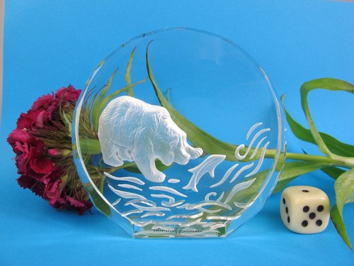 Danbury mint glass paperweight - danbury,