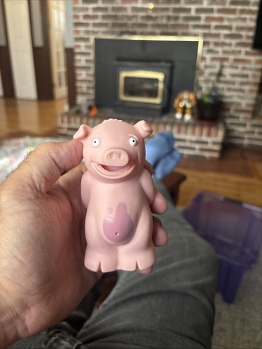 Play monster stinky pig - stinky,