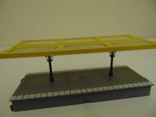 Hornby ~ Platform, Canopy & 2