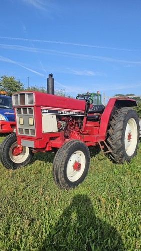 International 484 tractor - international,