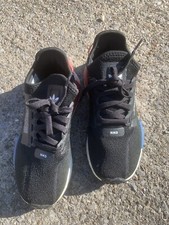 Boys Black adidas la marque aux 3 bandes - UK Size 4