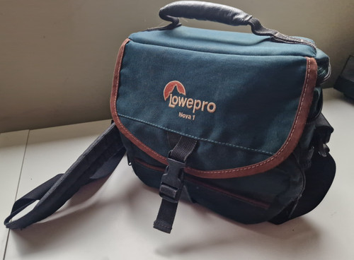 Lowepro nova black - 1, padded