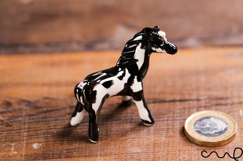 Black and white small ceramic - black,