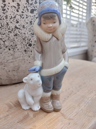 Lladro figurine 5238 eskimo - lladro,