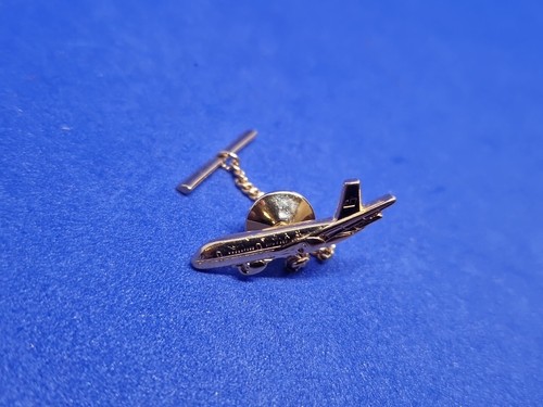 Pin badge airliner plane - pin,