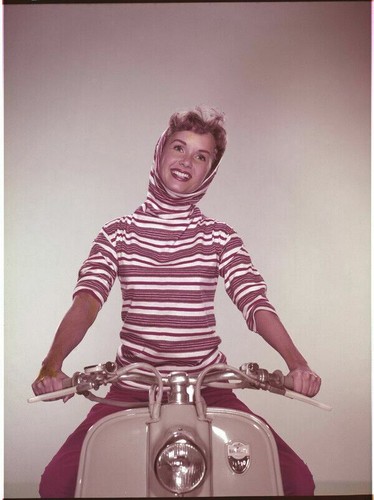 Debbie reynolds riding - riding, vintage