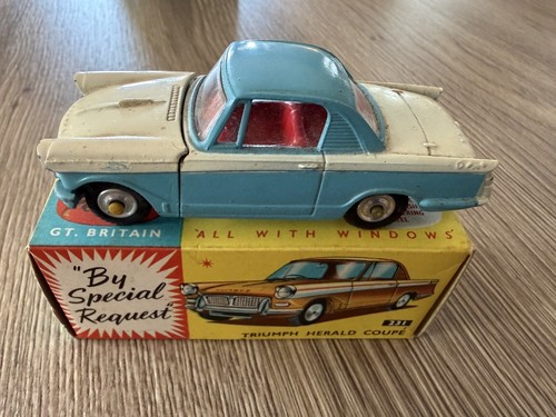 Corgi 231 triumph - corgi, herald
