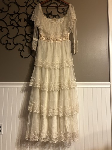 Beautiful bridal white gunne - bridal,