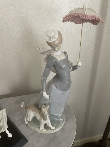 Lladro lady with shawl - lady, a